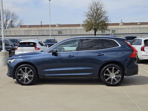 Used 2018 Volvo XC60 T5 Momentum w/ Vision Package image 3