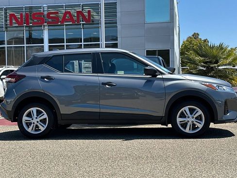 New 2025 Nissan Kicks Play S image 4