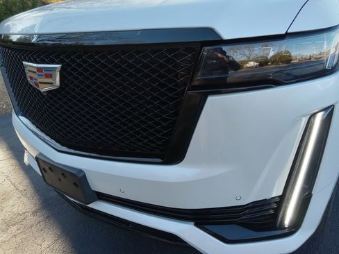 Certified 2024 Cadillac Escalade Sport image 8