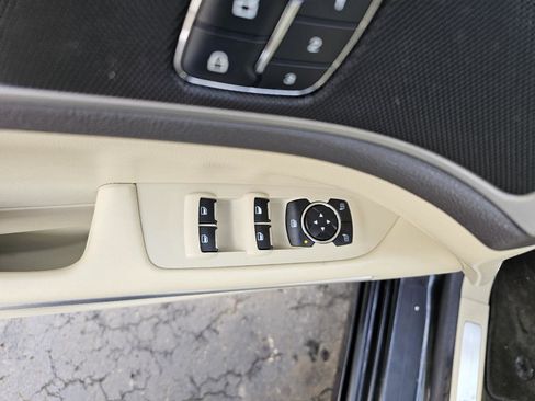 Used 2014 Lincoln MKZ FWD image 5