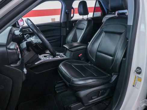 Used 2021 Ford Explorer XLT w/ Equipment Group 202A RWD image 10
