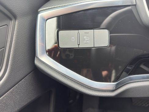 Certified 2025 Audi Q3 2.0T Premium w/ Black Optic Sport Package AWD/4WD image 18