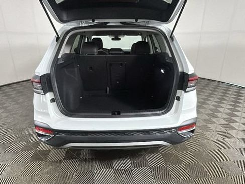 Used 2026 Volkswagen Taos SE FWD image 27