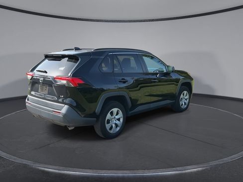 Used 2021 Toyota RAV4 LE FWD image 8