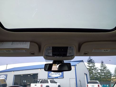 Used 2012 Jeep Grand Cherokee SRT8 w/ Luxury Group II image 19