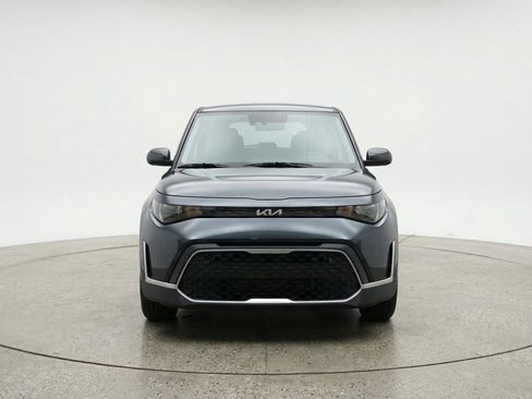 Used 2025 Kia Soul LX w/ LX Technology Package image 2