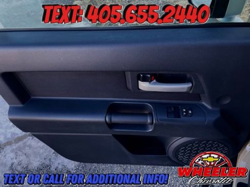 Used 2012 Toyota FJ Cruiser 4WD w/ Convenience Pkg image 9