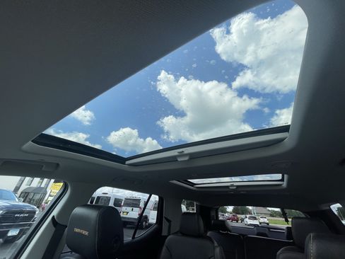 Used 2019 Chevrolet Traverse Premier AWD/4WD image 28