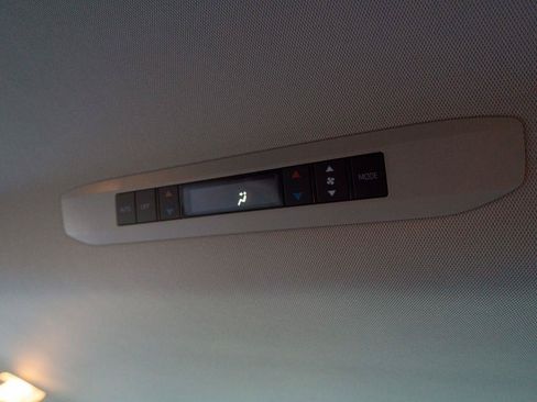 Used 2023 Toyota Sienna Limited FWD image 16