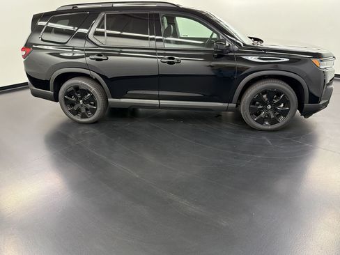 New 2026 Honda Pilot Black Edition image 8