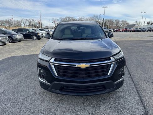Used 2023 Chevrolet Traverse LS image 2