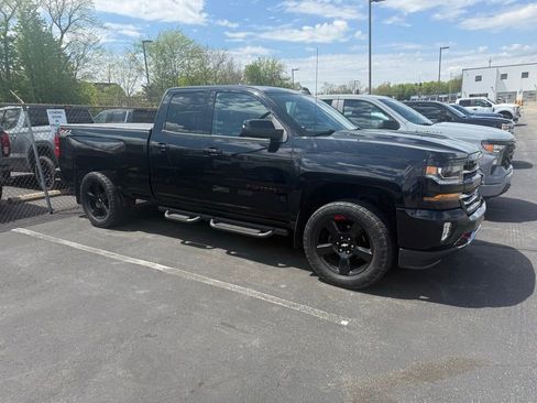 Used 2018 Chevrolet Silverado 1500 LT w/ Redline Edition AWD/4WD image 5