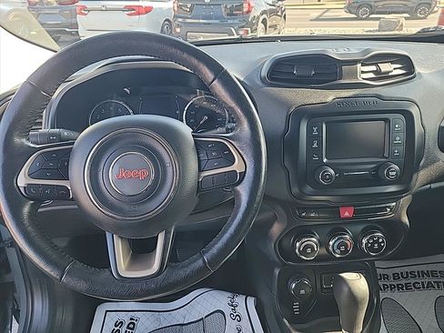 Used 2017 Jeep Renegade Latitude w/ Cold Weather Group AWD/4WD image 10