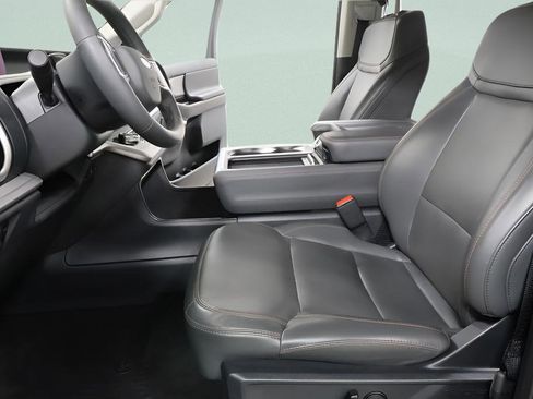 Used 2025 Ford Expedition Active image 23