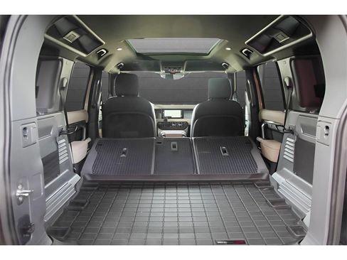 Used 2023 Land Rover Defender 110 X-Dynamic SE image 44