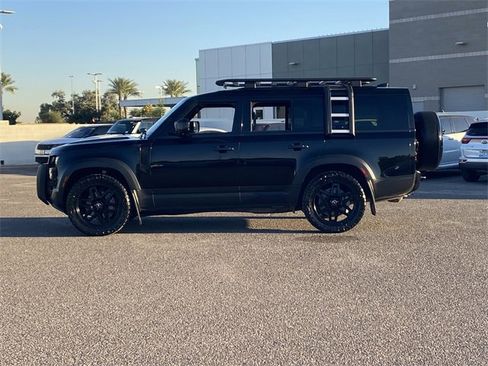 Used 2023 Land Rover Defender 130 SE image 31