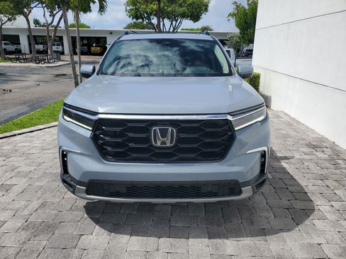 Used 2024 Honda Pilot Touring image 2