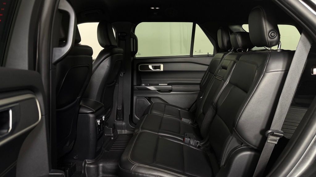 Used 2020 Ford Explorer XLT w/ Equipment Group 202A AWD/4WD image 26