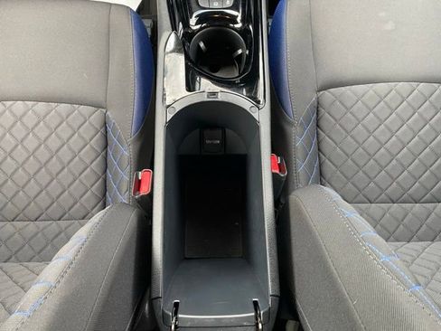 Used 2022 Toyota C-HR XLE image 39