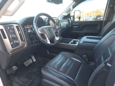 Used 2019 GMC Sierra 2500 Denali w/ Duramax Plus Package image 10