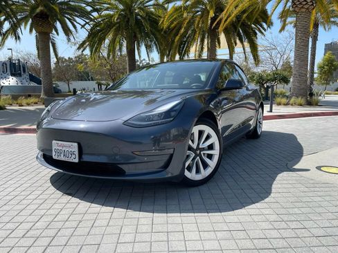 Used 2023 Tesla Model 3 Standard Range RWD image 2