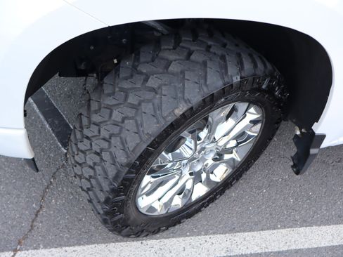 Used 2024 Chevrolet Silverado 1500 High Country w/ High Country Premium Package AWD/4WD image 42