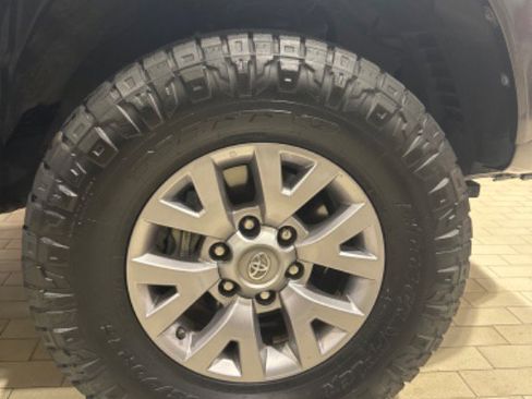 Used 2019 Toyota Tacoma SR5 image 5
