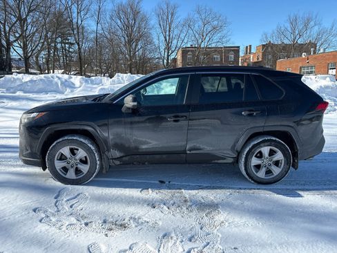 Used 2022 Toyota RAV4 XLE w/ Convenience Package image 3