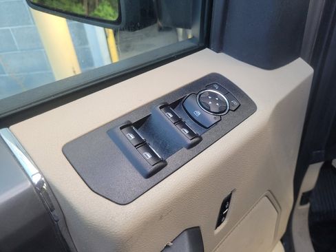 Used 2017 Ford F150 XLT AWD/4WD image 27