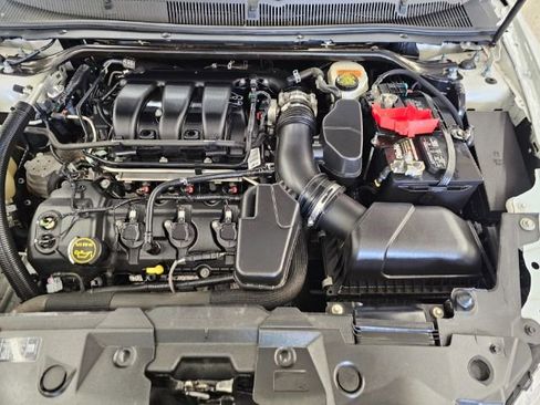Used 2017 Ford Taurus SEL image 38