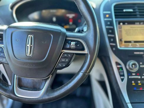 Used 2019 Lincoln Nautilus Reserve image 15