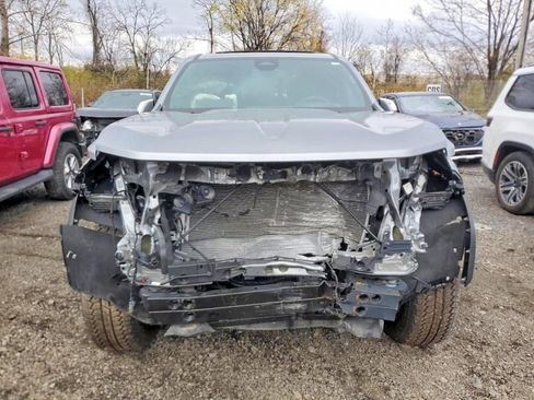 Used 2024 GMC Canyon Denali image 2