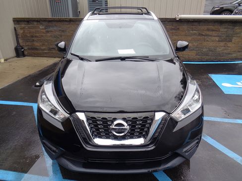 Used 2019 Nissan Kicks SV w/ Exterior Package image 2