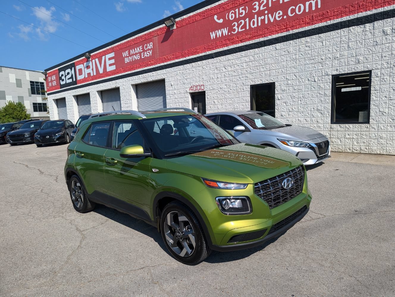 Used 2024 Hyundai Venue SEL FWD image 1