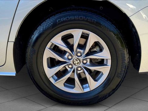 Used 2024 Toyota Sienna XLE image 10