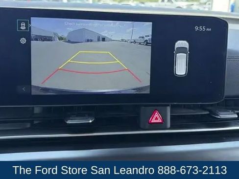 Used 2025 Kia Carnival FWD image 7