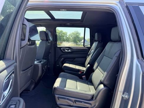 Used 2023 Chevrolet Suburban RST w/ Luxury Package AWD/4WD image 8