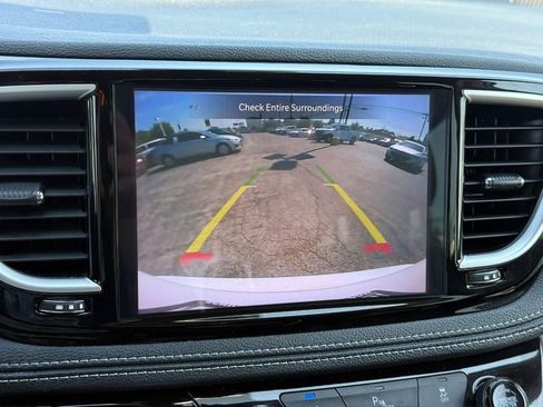 Used 2023 Chrysler Pacifica Touring-L FWD image 24