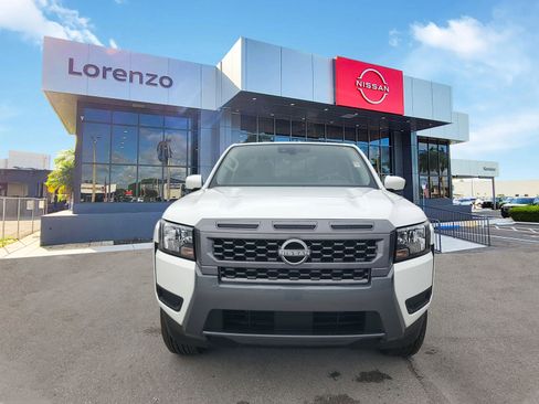 Used 2025 Nissan Frontier SV image 2