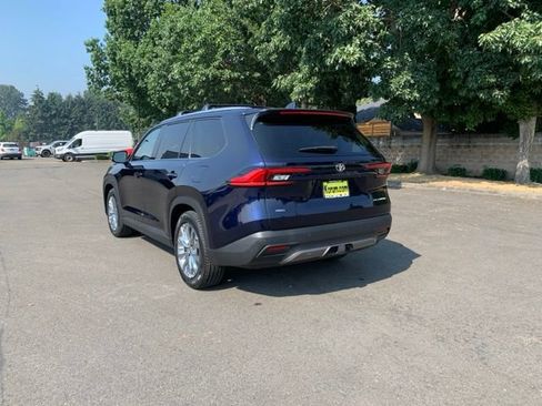 Used 2024 Toyota Grand Highlander AWD image 3