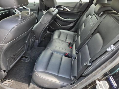 Used 2018 INFINITI QX30 Premium w/ Navigation Package AWD/4WD image 16