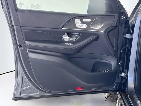 Used 2023 Mercedes-Benz GLS 450 4MATIC w/ AMG Line Exterior image 23