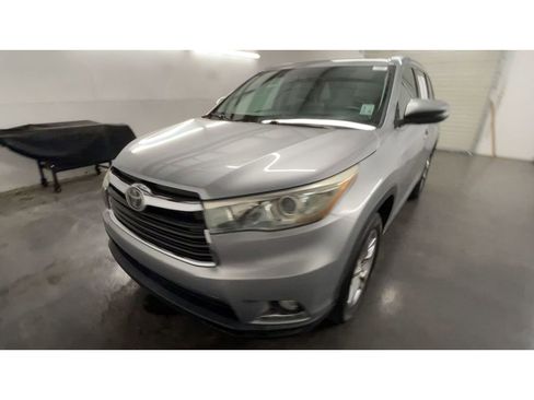 Used 2014 Toyota Highlander Limited Platinum image 4