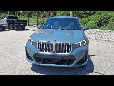 Used 2025 BMW X1 xDrive28i w/ Technology Package AWD/4WD image 3