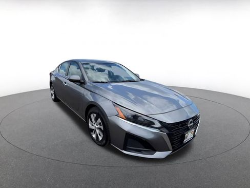 Used 2023 Nissan Altima 2.5 S FWD image 3