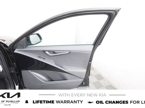 New 2025 Kia Niro EX image 15