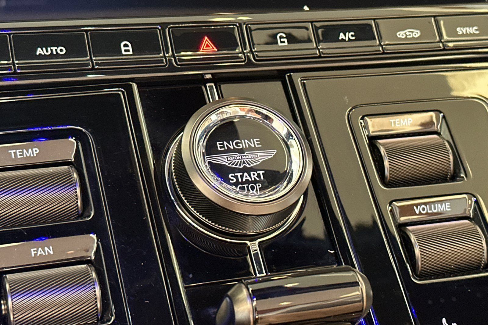 Used 2024 Aston Martin DB12 Convertible RWD image 22