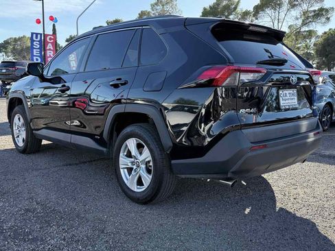 Used 2019 Toyota RAV4 LE image 7