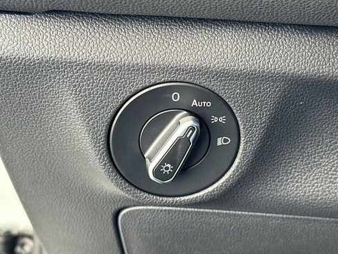 Used 2025 Volkswagen Jetta Sport image 21