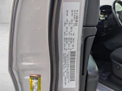 Used 2019 Jeep Grand Cherokee Laredo image 23